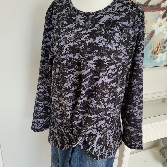 NWT Halston Studio Camo Top Size L - Picture 4 of 16